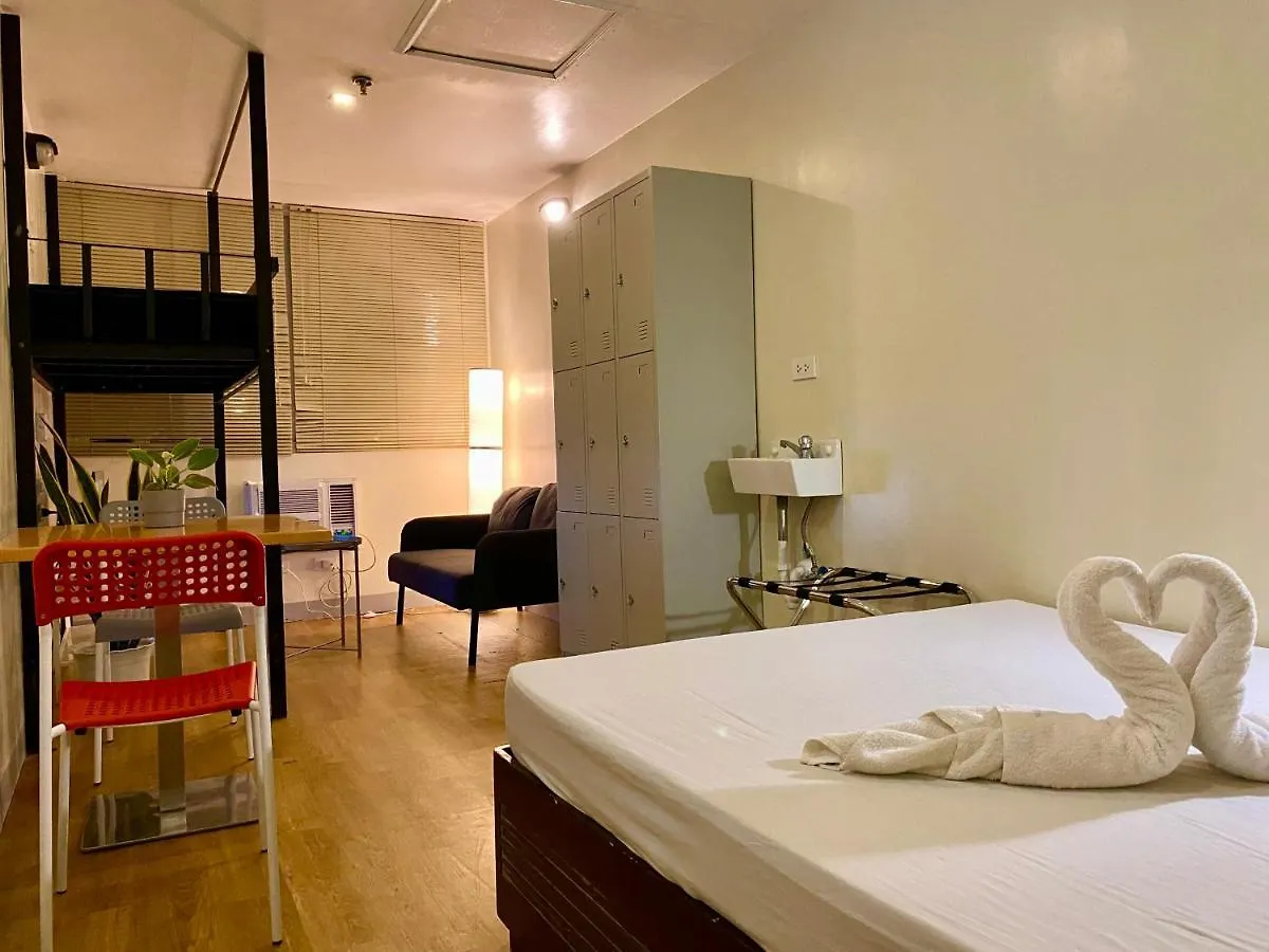 Burgos Hub Hostel Pasay 0*,  Philippines