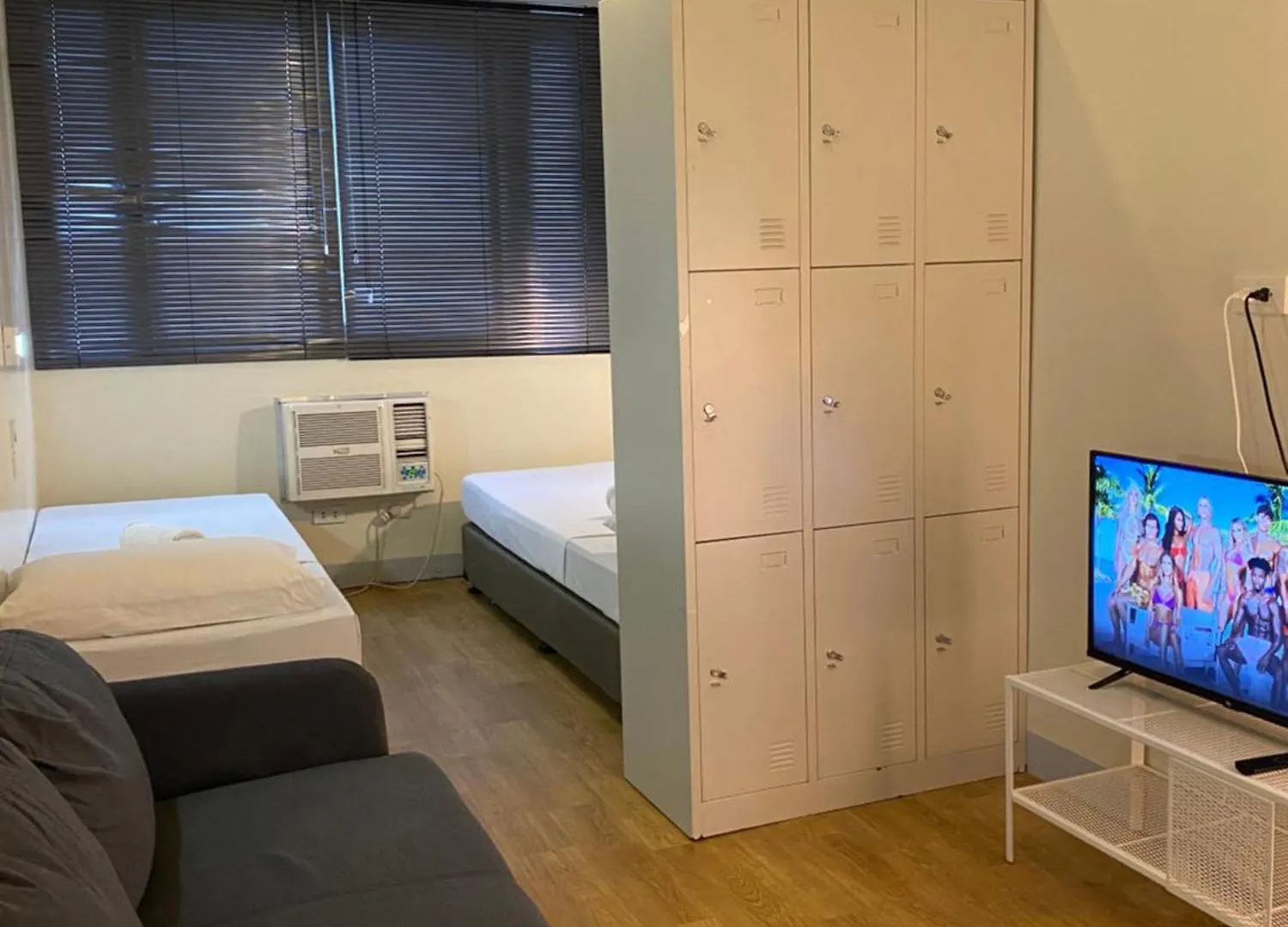 Burgos Hub Hostel Pasay 0*,  Philippines